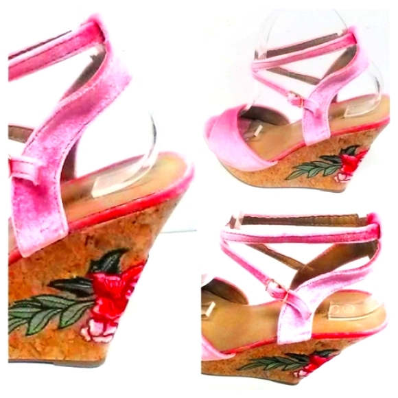 (NEW)! Pink Velvet Platform Flower Wedge! - Picture 2 of 11
